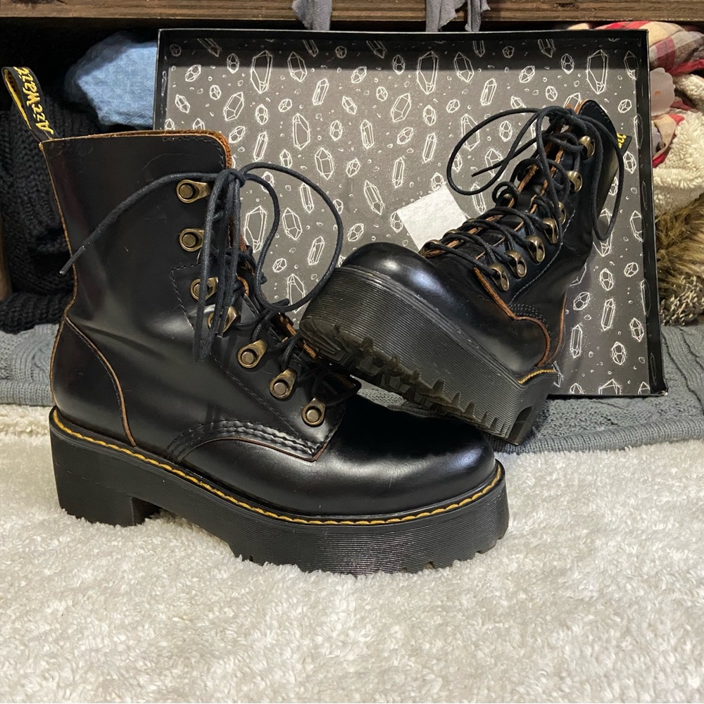 Dr martens leather platform combat boot size 8 Leona black lace up euc - Picture 1 of 10